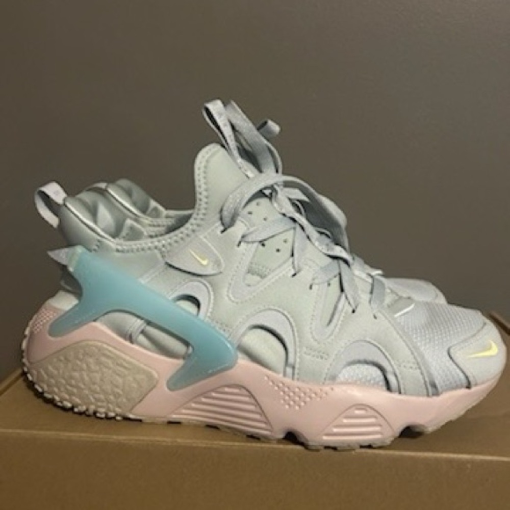 Size10 women’s Nike shoes